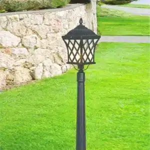 Lamp post light in black colour made from aluminium