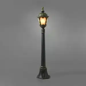 Garden lamp post light in antique brass finish