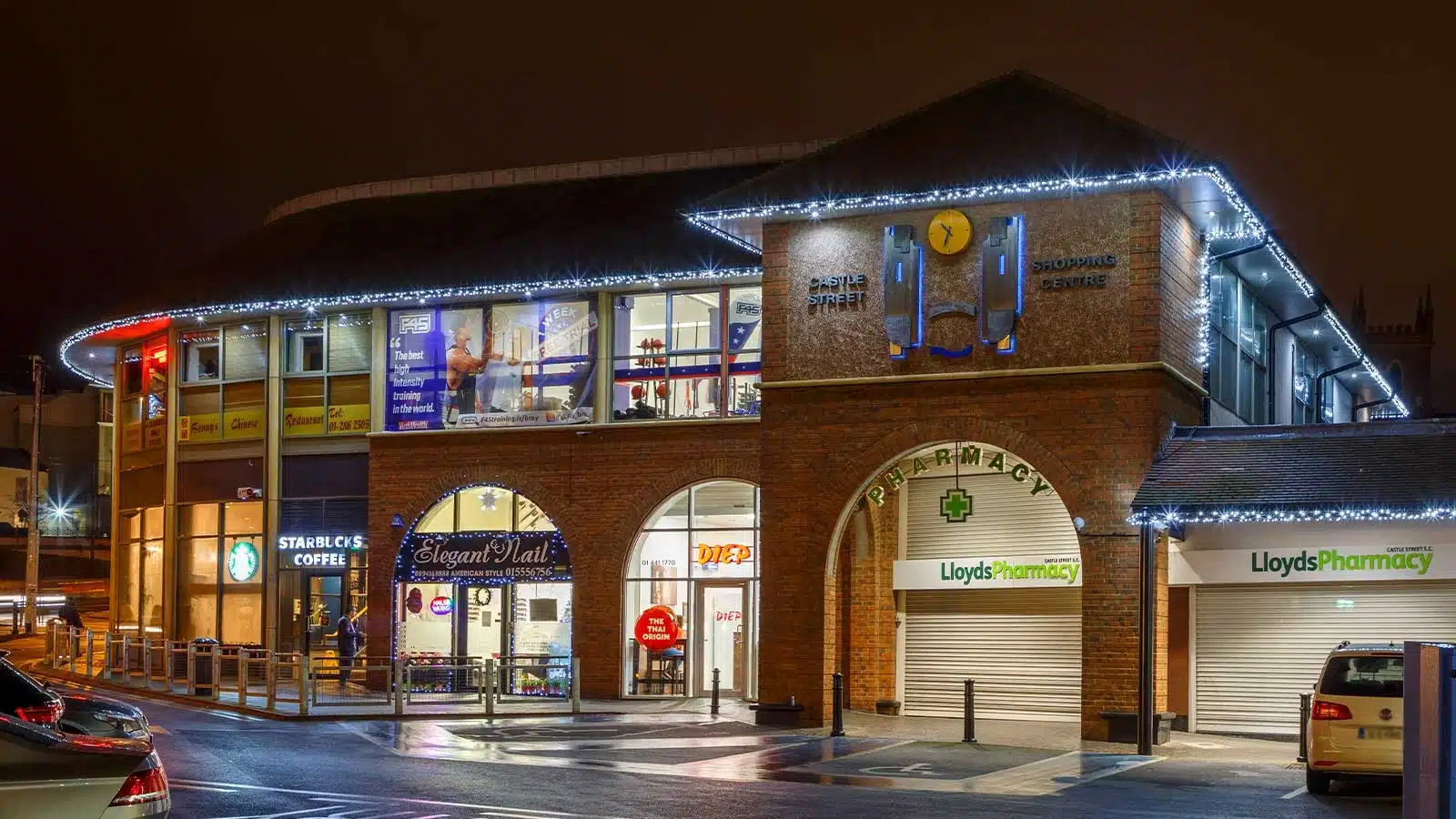 300 LED connectable cluster lights ice white castle street shopping centre