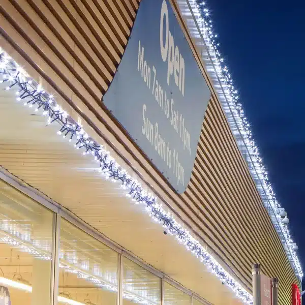 300 LED connectable cluster Christmas lights in ice white roofline display