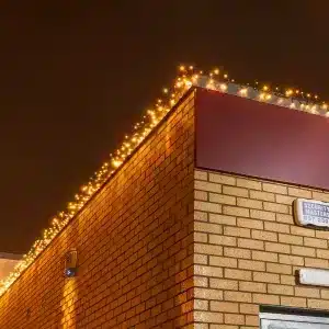 600 LED connectable cluster Christmas lights warm white roofline display