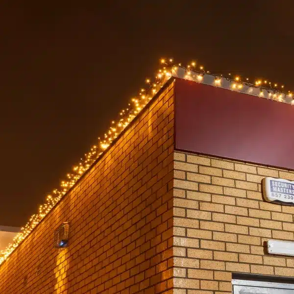 600 LED connectable cluster Christmas lights warm white roofline display