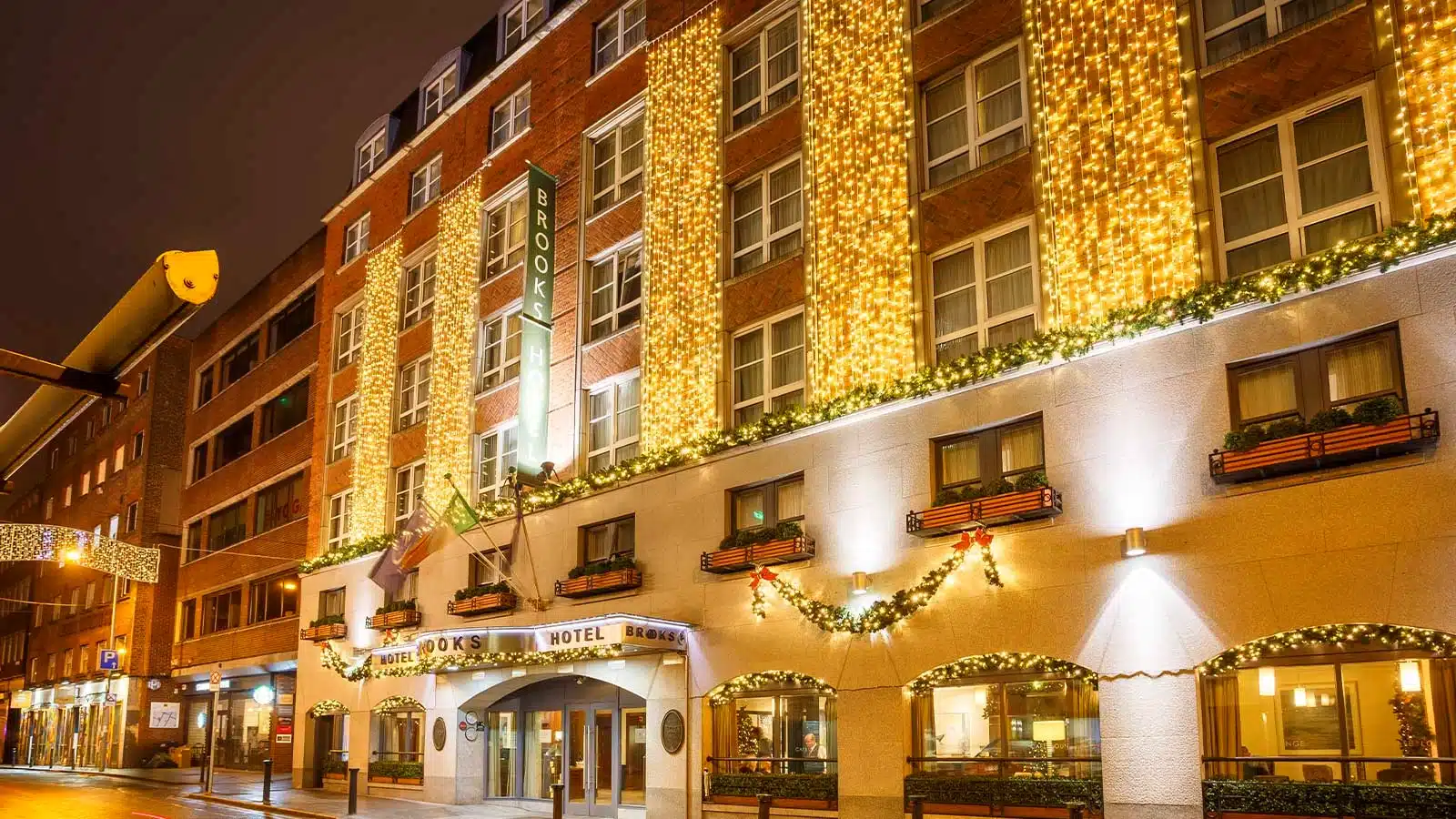 6m warm white connectable LED curtain lights brooks hotel building display