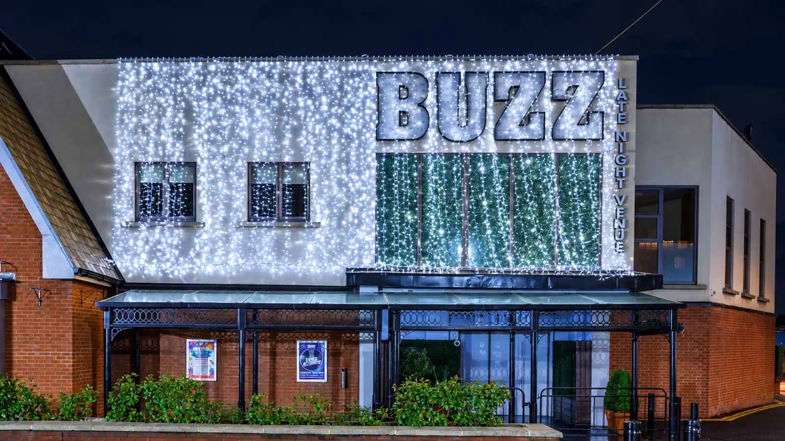 LED connectable curtain Christmas lights 3m drop ice white outside display