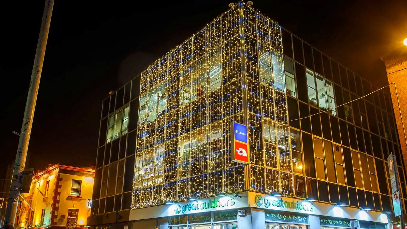 Connectable 10m drop warm white with ice white flash LED curtain lights building facade display