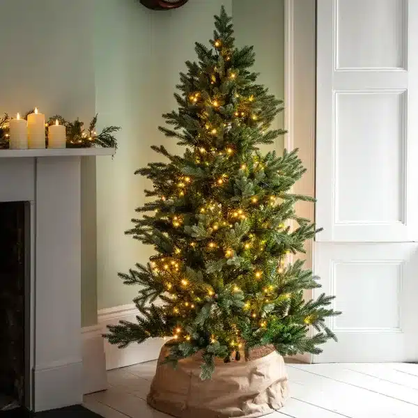 100 multifunction connectable Christmas lights warm white in black cable indoor tree display