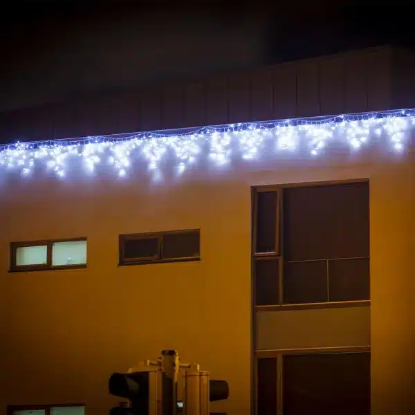 Connectable triangle icicle lights in ice white with 192 LEDs roofline side display