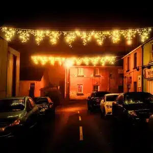 Connectable triangle icicle lights in warm white with 192 LEDs street Christmas display