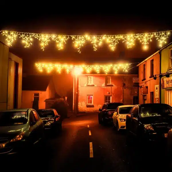 Connectable triangle icicle lights in warm white with 192 LEDs street Christmas display