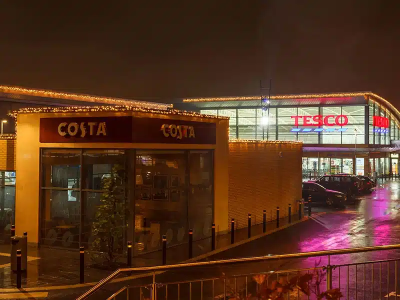 600 connectable cluster Christmas lights ideal for large trees, hedges, shopfronts, rooflines