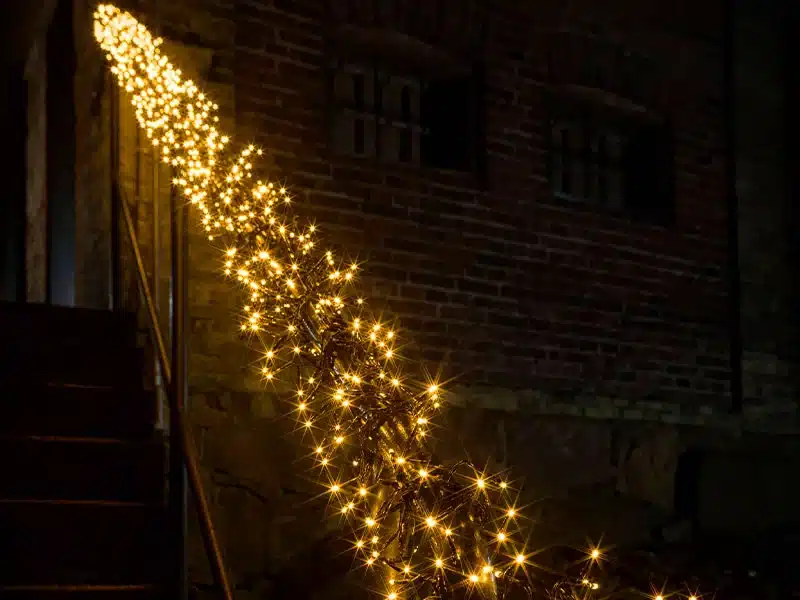 800 LED cluster Christmas lights ideal for trees, staircases, garlands, windows, fences