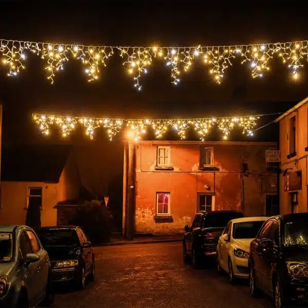 Connectable Triangle Icicle Lights 192 LEDs Warm White With Ice White Flash Street Display