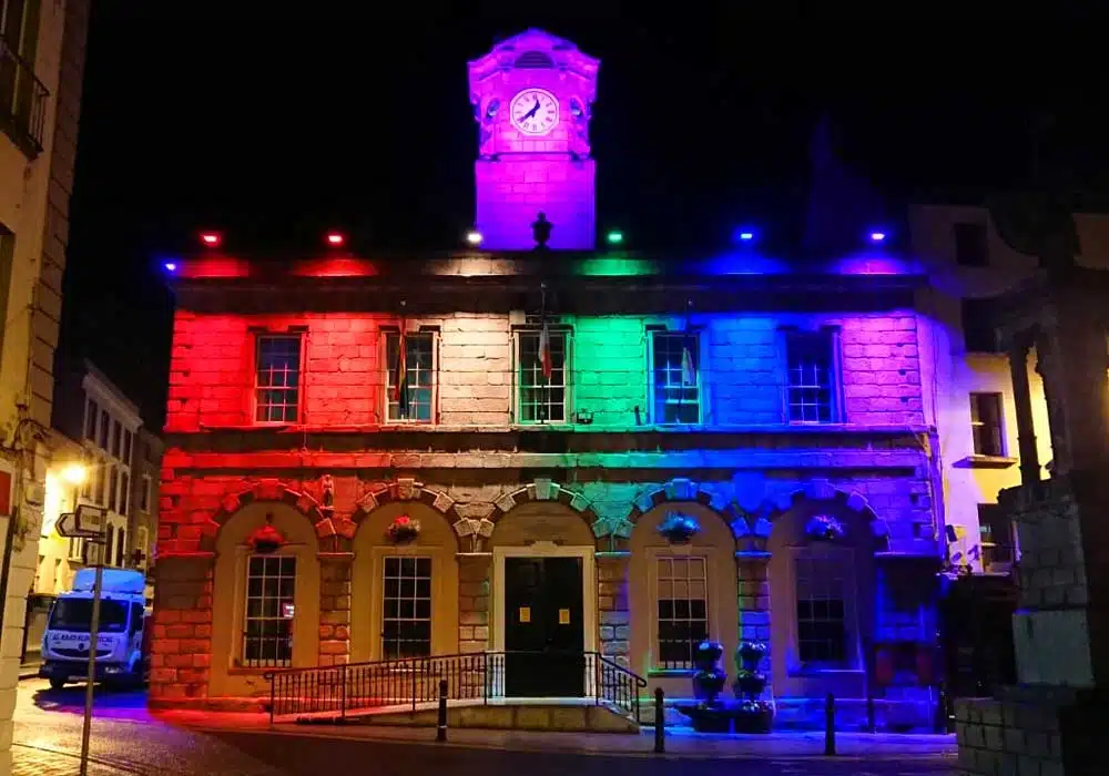 Colour changing architectural lighting