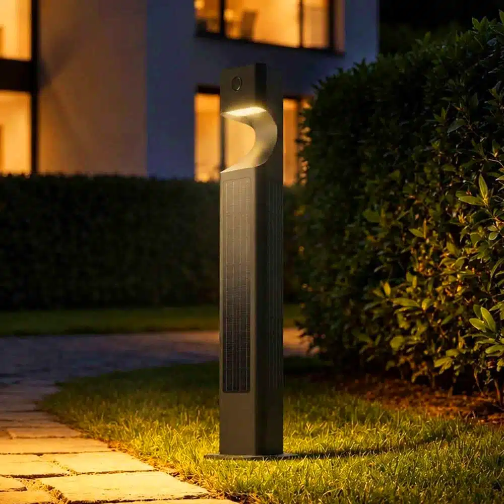 Woodpecker-TRI-180-Solar-LED-Bollard-Light-Outside-View Woodpecker TRI180 solar LED bollard light outside view